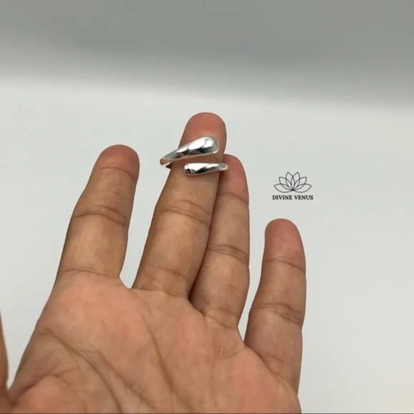 Classic Ring - Picture 7 of 11